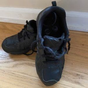 Stride Rite: Uniform Sneaker/Shoe Size 2w